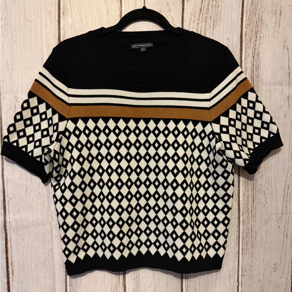 Adrianna Papell Geometric Jacquard Short Sleeve Knit
Sweater Size M